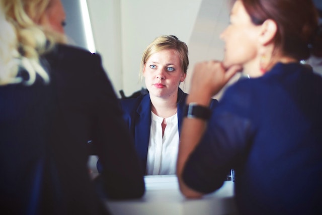 talking-group-women