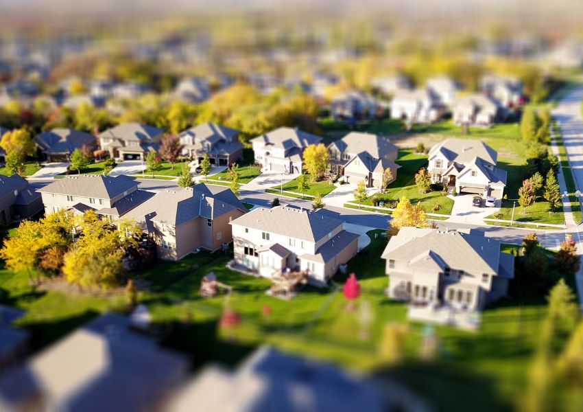 row-of-large-homes-on-street