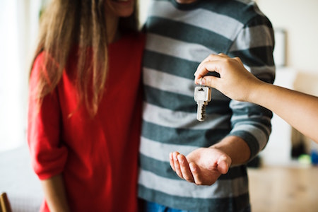 couple-keys-rental-apartment